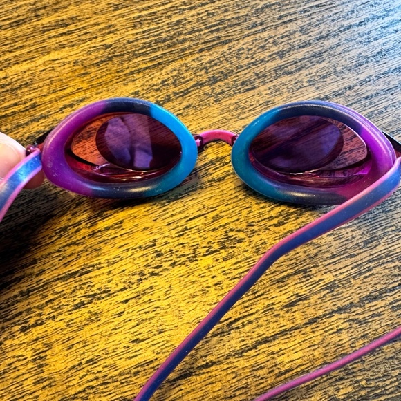 Speedo Women's Vanquisher 2.0 Mirrored Goggles Purple Dream - Picture 4 of 6